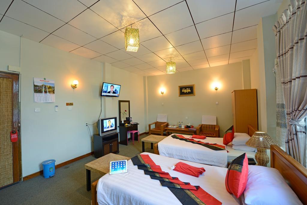 Cinderella Hotel Moulmein Camera foto