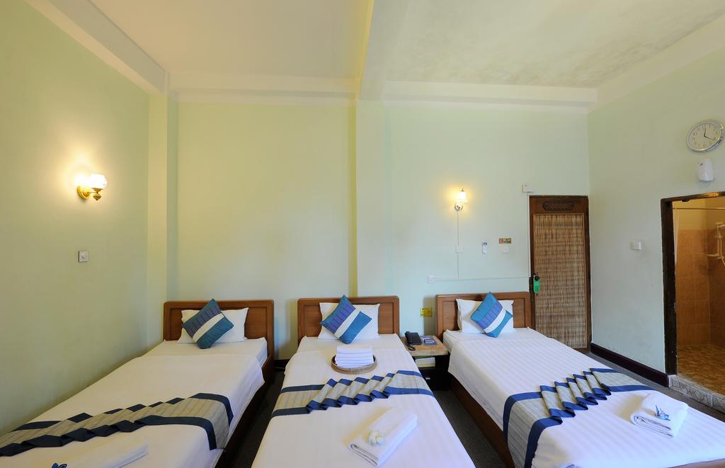 Cinderella Hotel Moulmein Camera foto